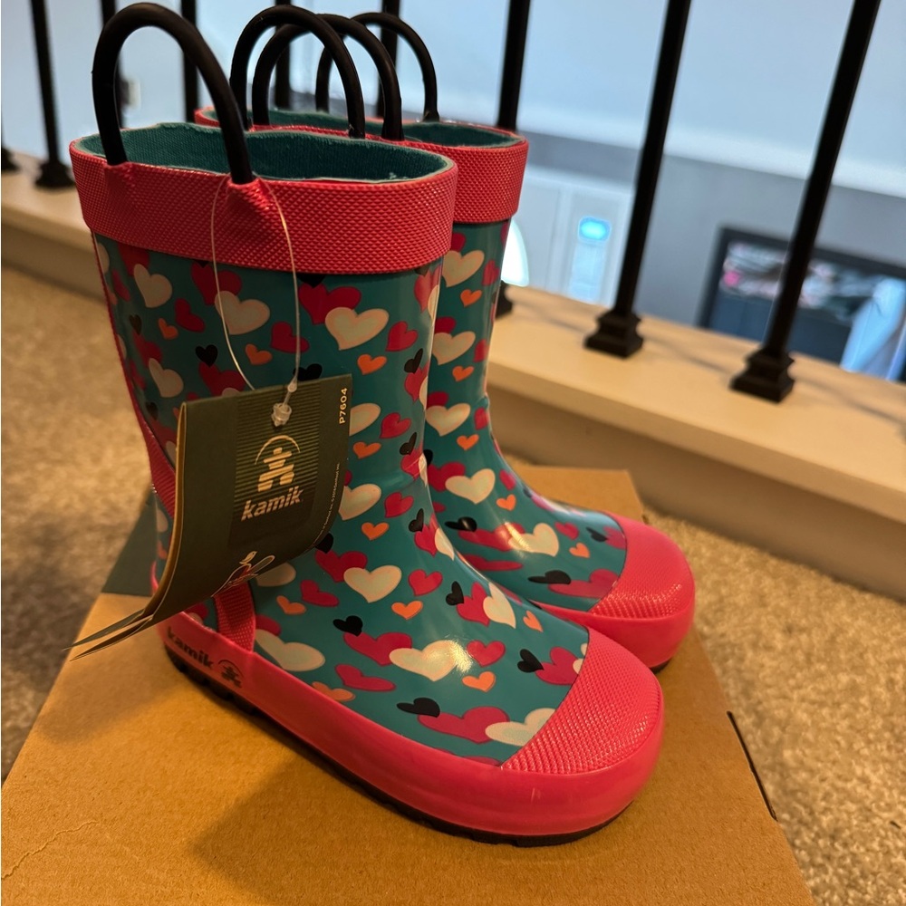 Kamik girls rain boots size 9 new with tags